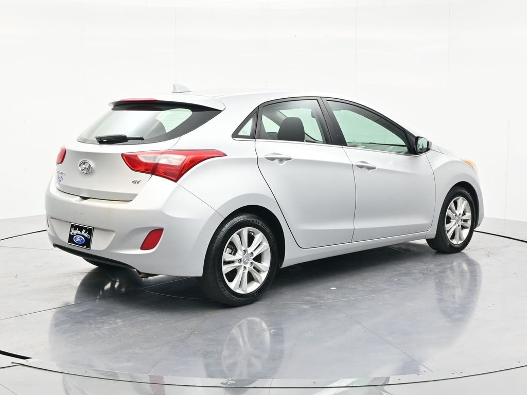 Used 2013 Shimmering Silver Metallic Hyundai Base image 5