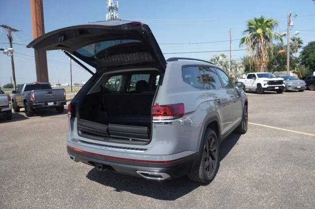 New 2026 Pure Gray Volkswagen 2.0T SE w/Technology image 9