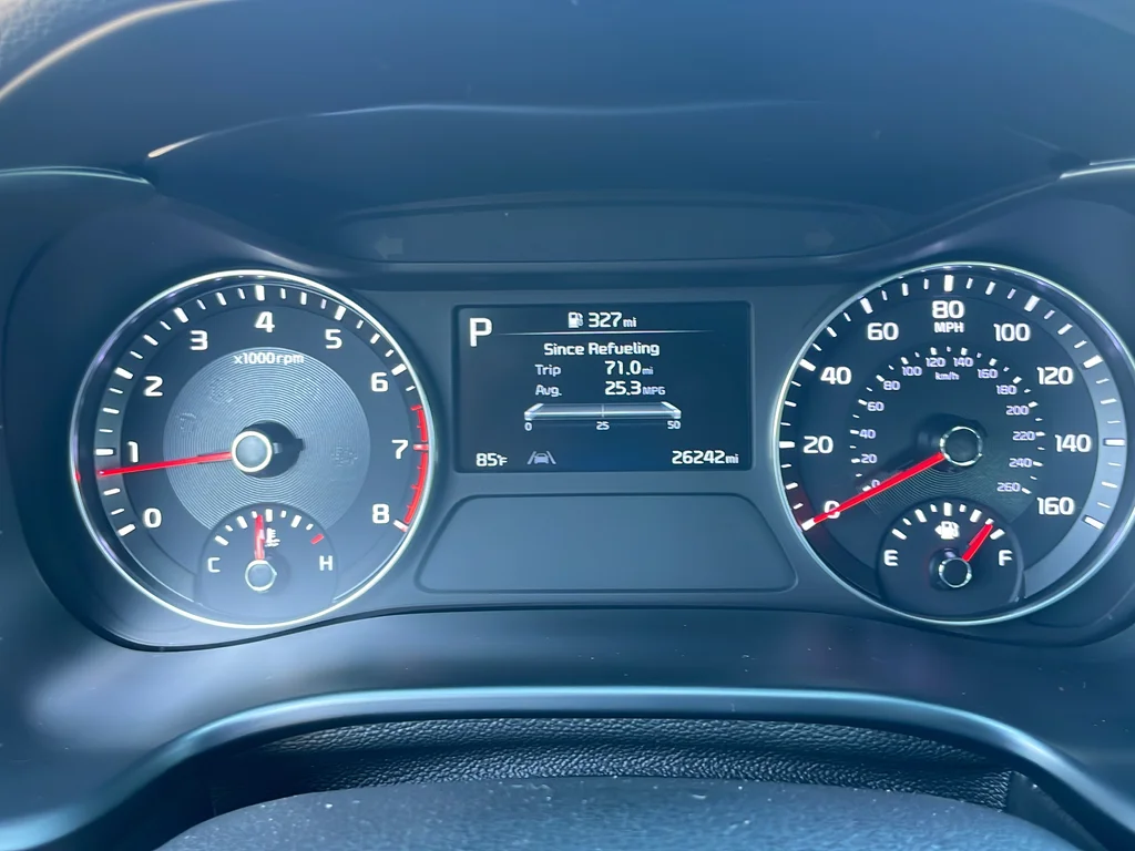 Used 2023 White Kia GT image 24