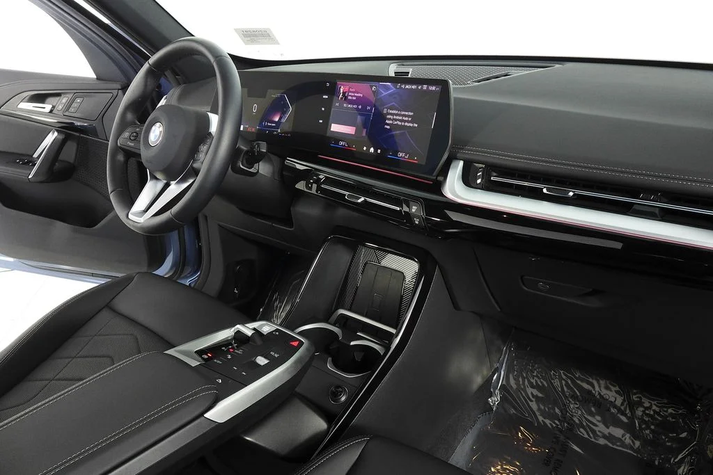 Used 2025  BMW xDrive28i image 13