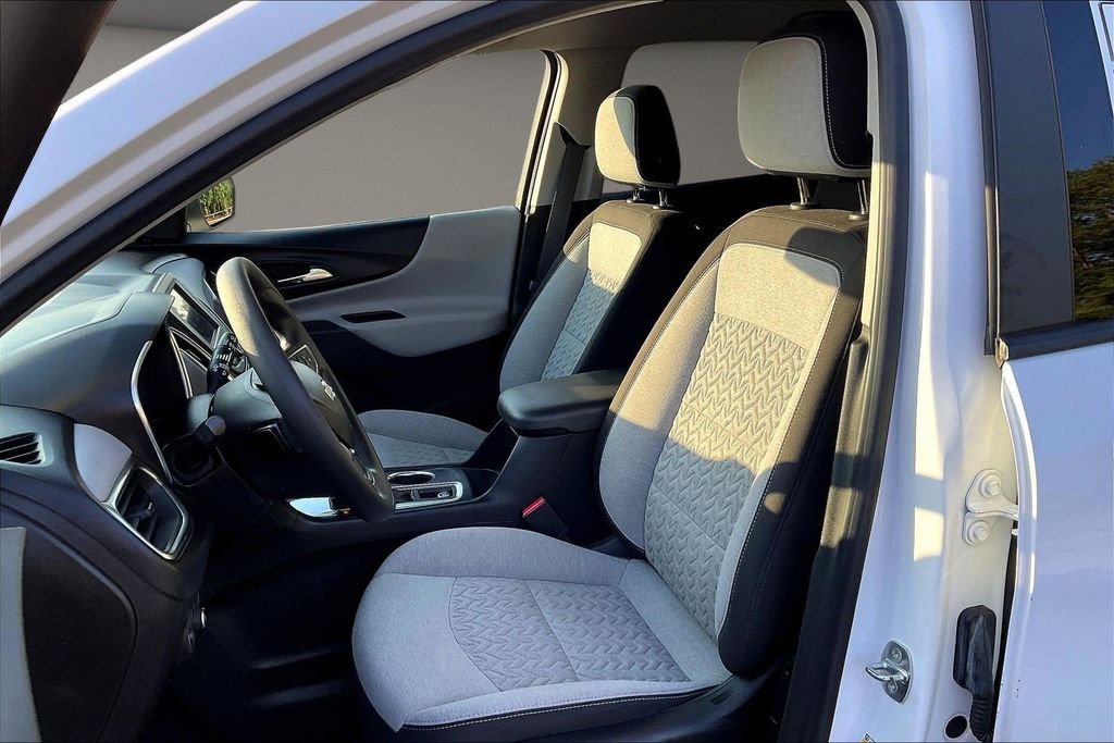 Used 2022 White Chevrolet LS image 25