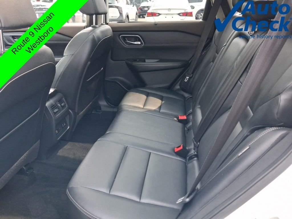 Used 2021 White Nissan SL image 11