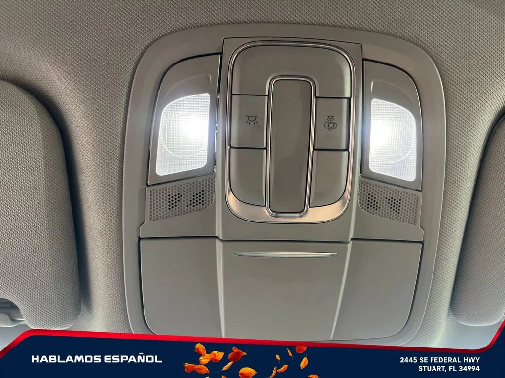 Used 2020 Red Hyundai SE image 28