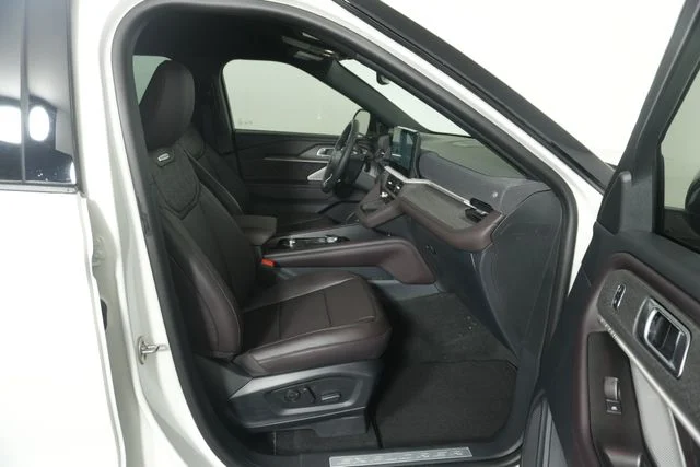New 2027 Star White Metallic Tri-Coat Ford Platinum™ image 33