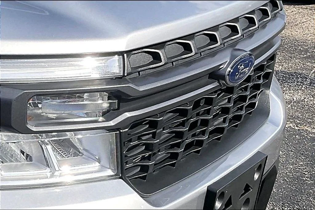 Used 2024 Silver Ford XLT image 30