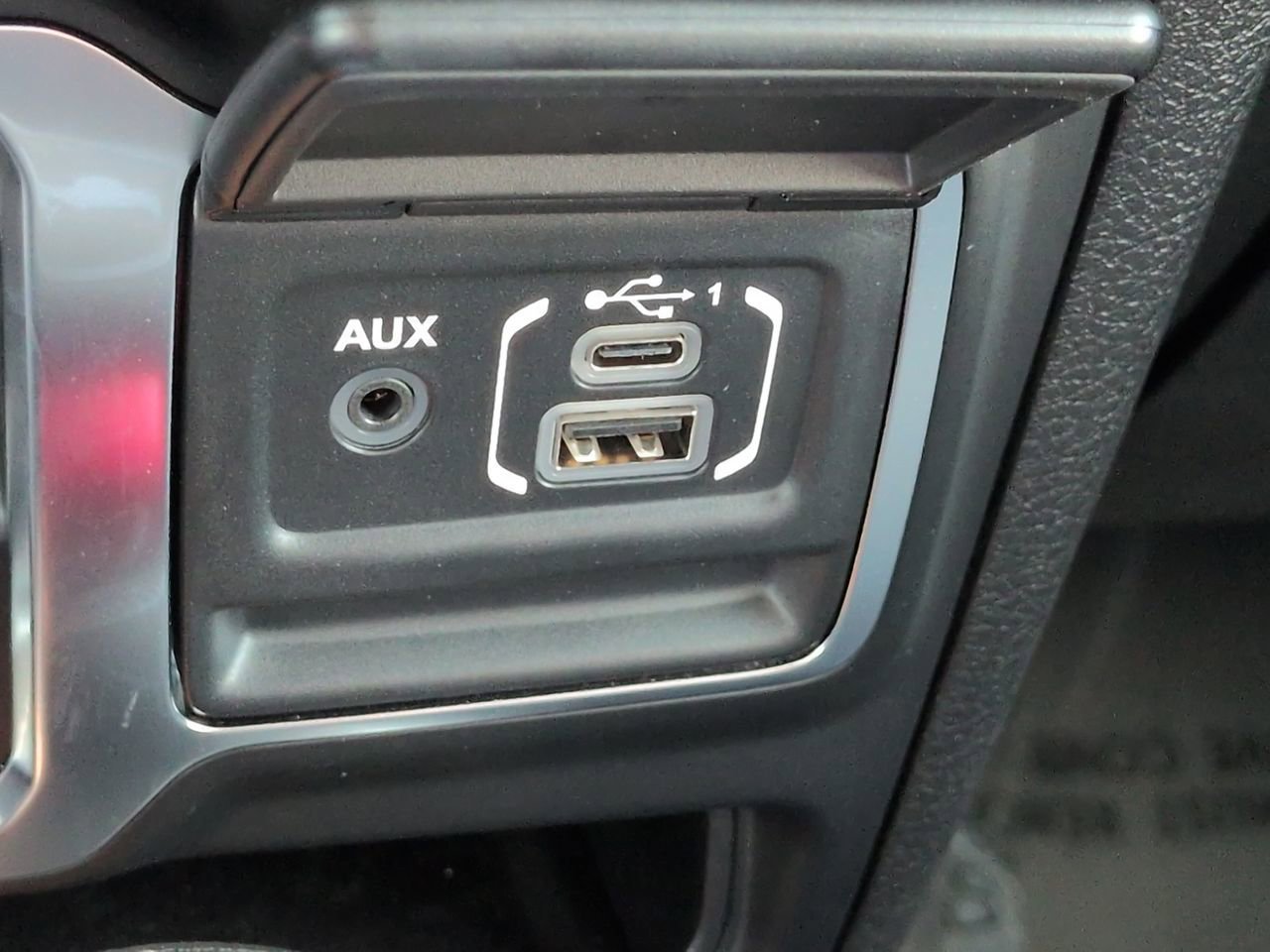 Certified Used 2025 Anvil Clear Coat Jeep Sport image 19