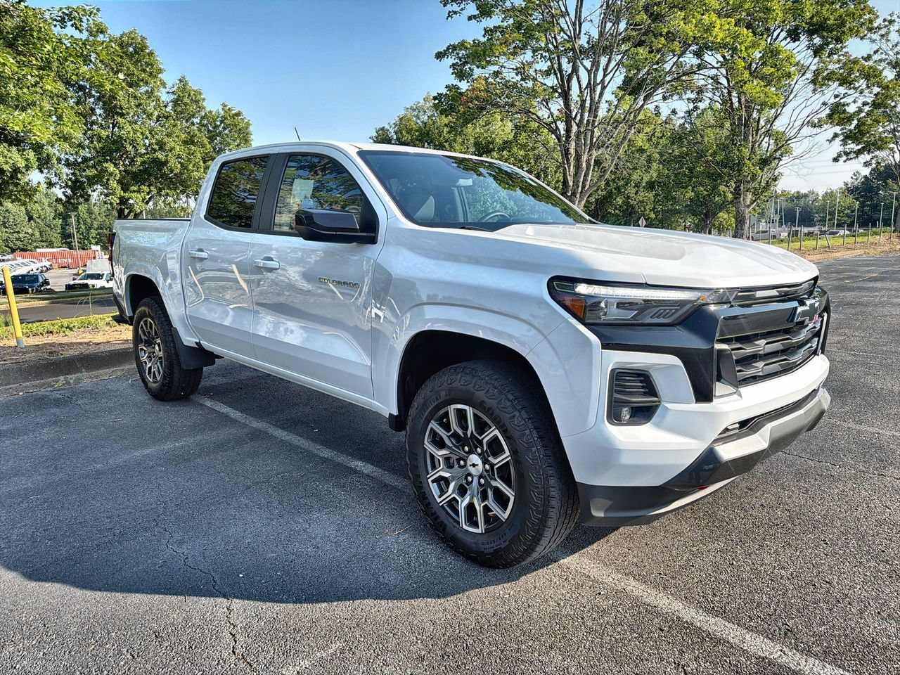 Used 2024 Summit White Chevrolet Z71 image 2