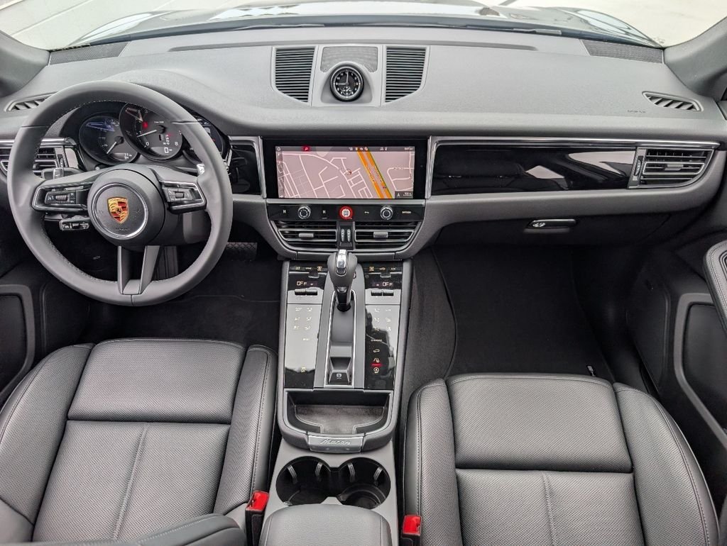 2026 Porsche Macan T - Photo 6