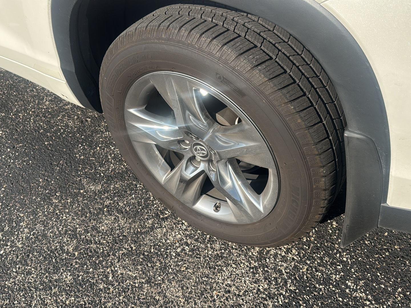 Used 2019 Blizzard Pearl Toyota Limited Platinum image 8
