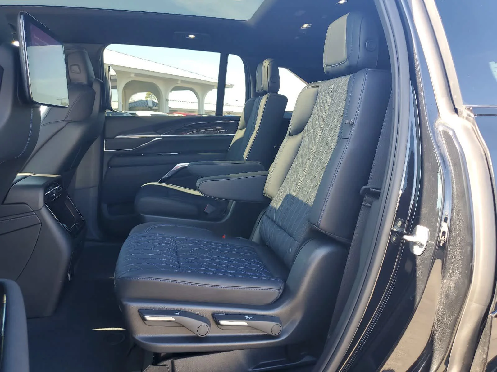 2025 Cadillac Escalade IQ Luxury 1 - Photo 14