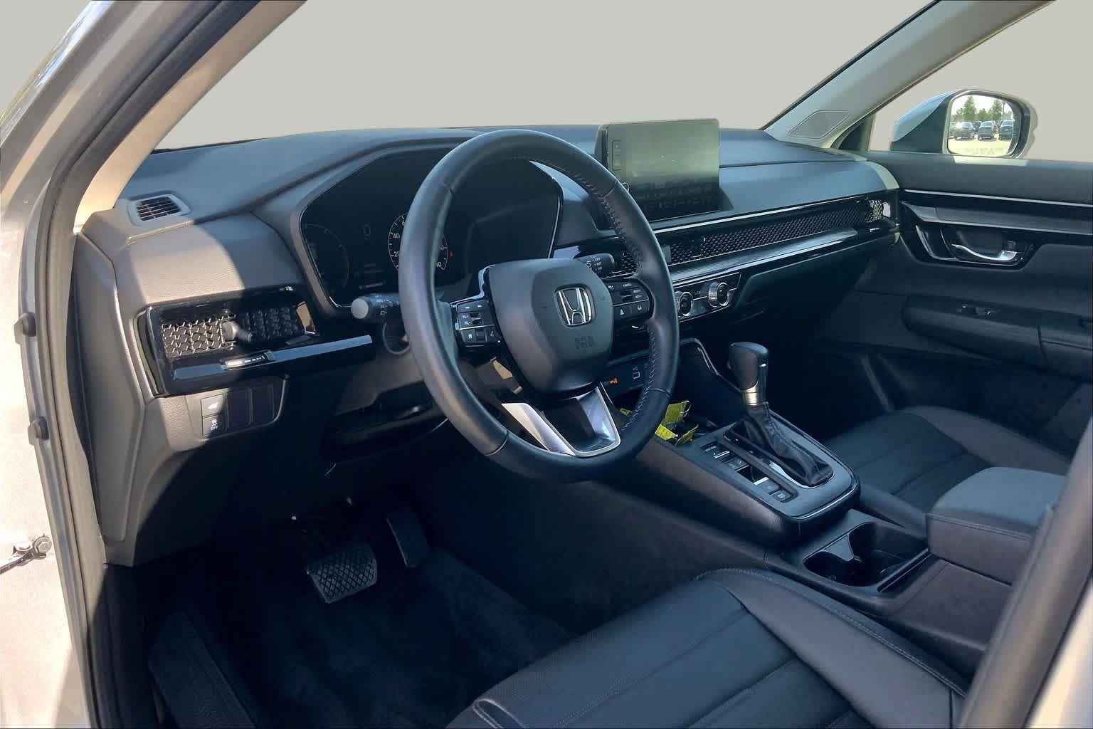 Used 2025 Solar Silver Metallic Honda EX-L image 17