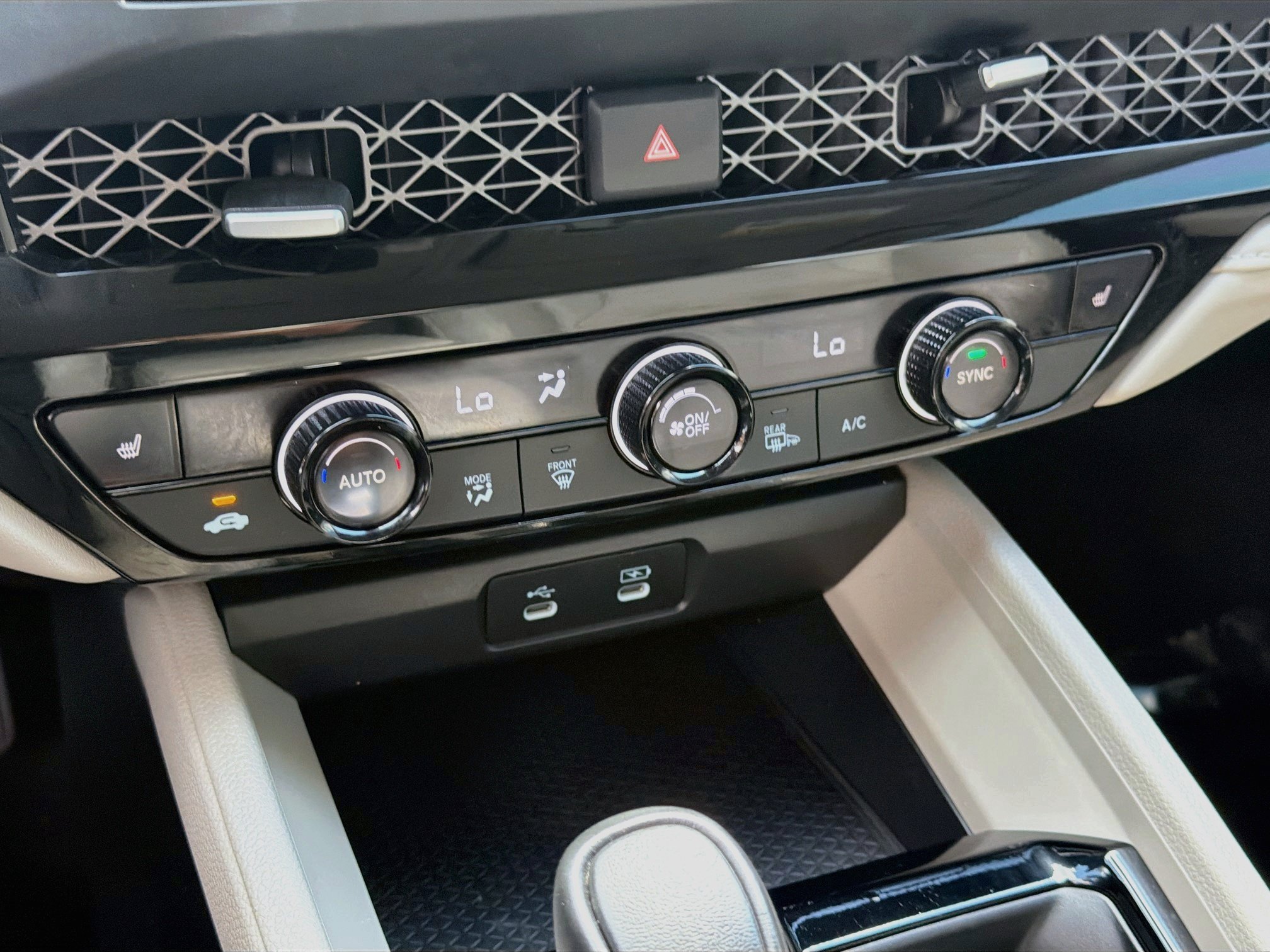 2024 Honda Accord Hybrid EX-L - Photo 14