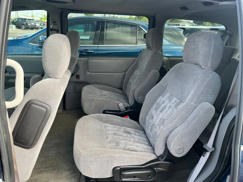 Used 2005 Blue Pontiac M16 image 9