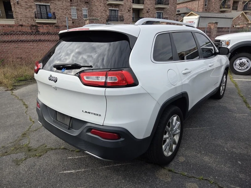 Used 2016 WHITE JEEP FWD 4DR LIMITED image 10