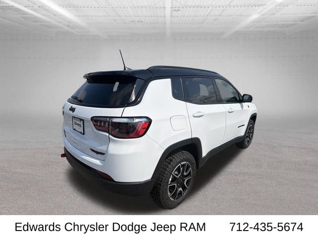 New 2026 Bright White Clear-Coat Exterior Paint Jeep Trailhawk image 9
