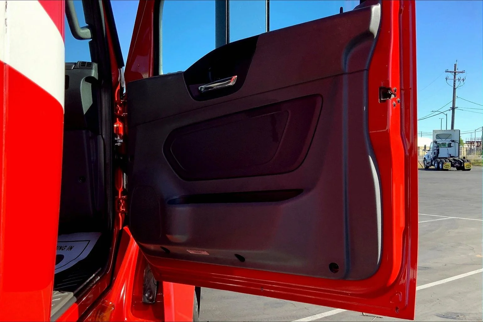 Used 2023 Red International  image 30