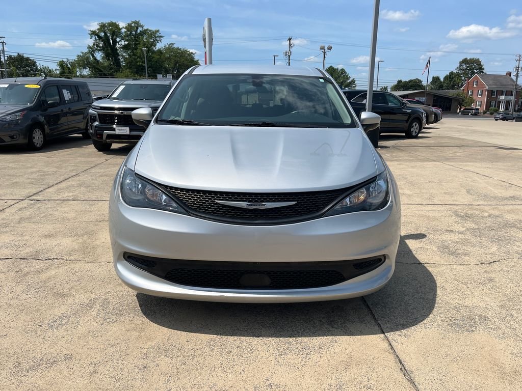 Used 2022 Silver Chrysler LX image 8