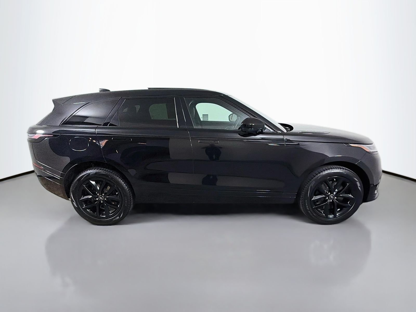 Used 2026 Santorini Black Metallic Land Rover Dynamic SE image 6