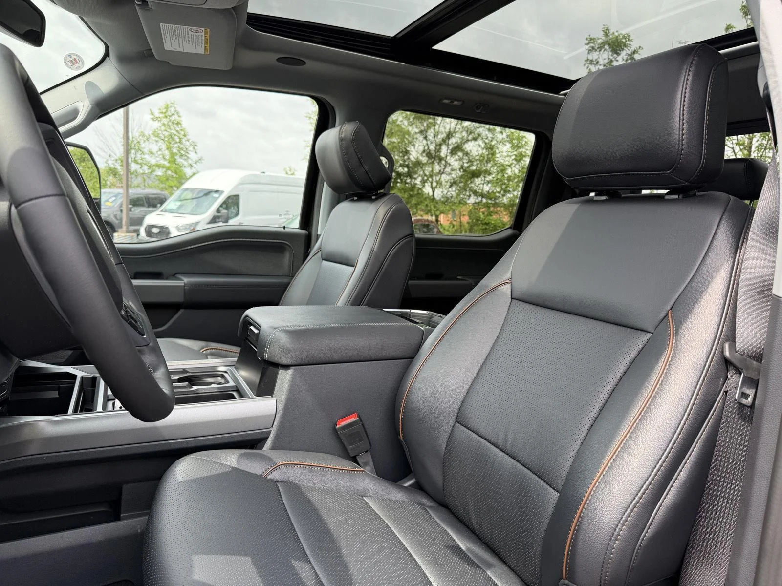 Used 2026 Agate Black Metallic Ford LARIAT image 4