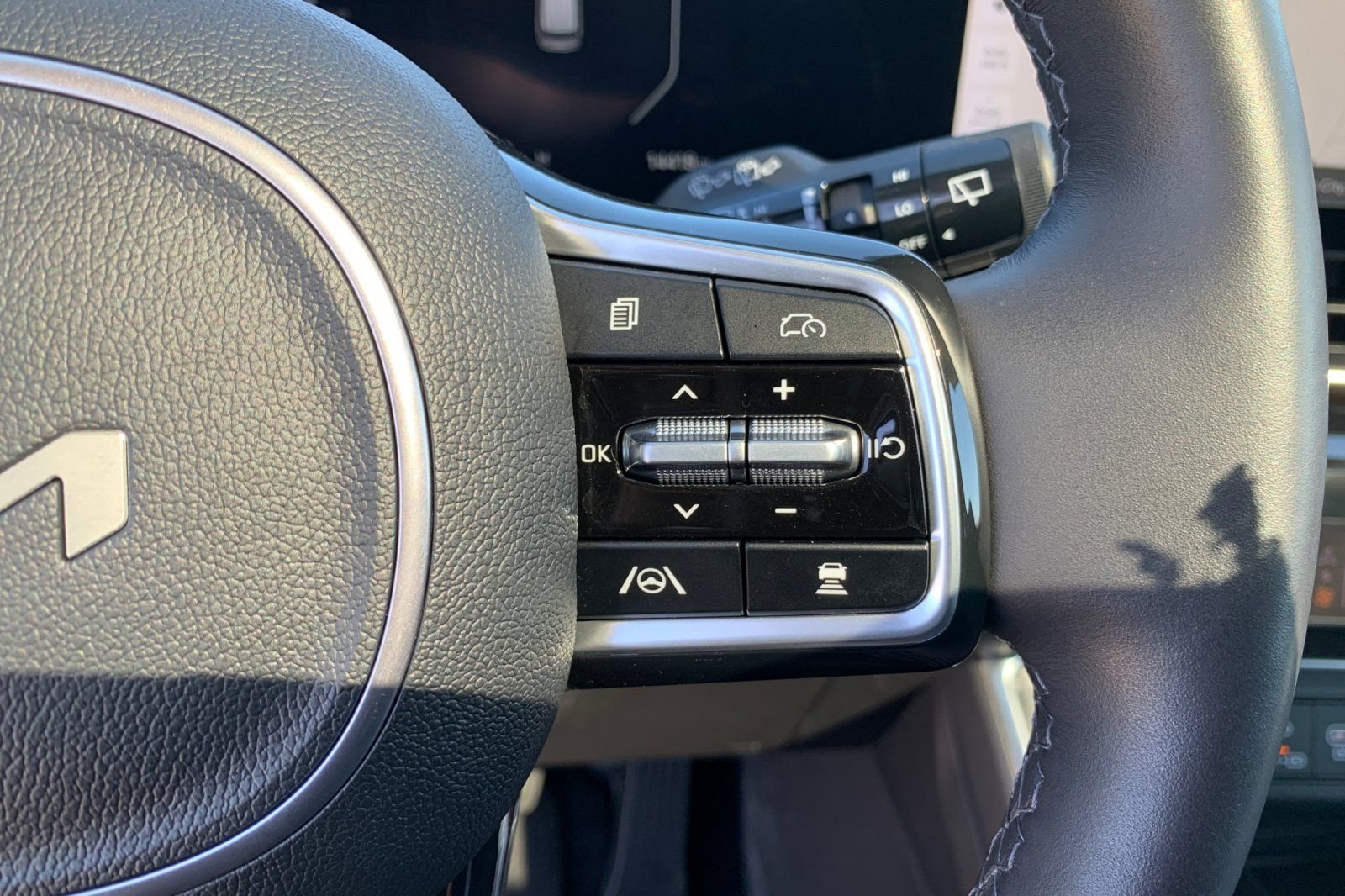 Used 2025  Kia SX Prestige image 32