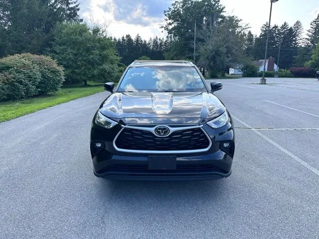 Used 2022 Black Toyota XLE image 8