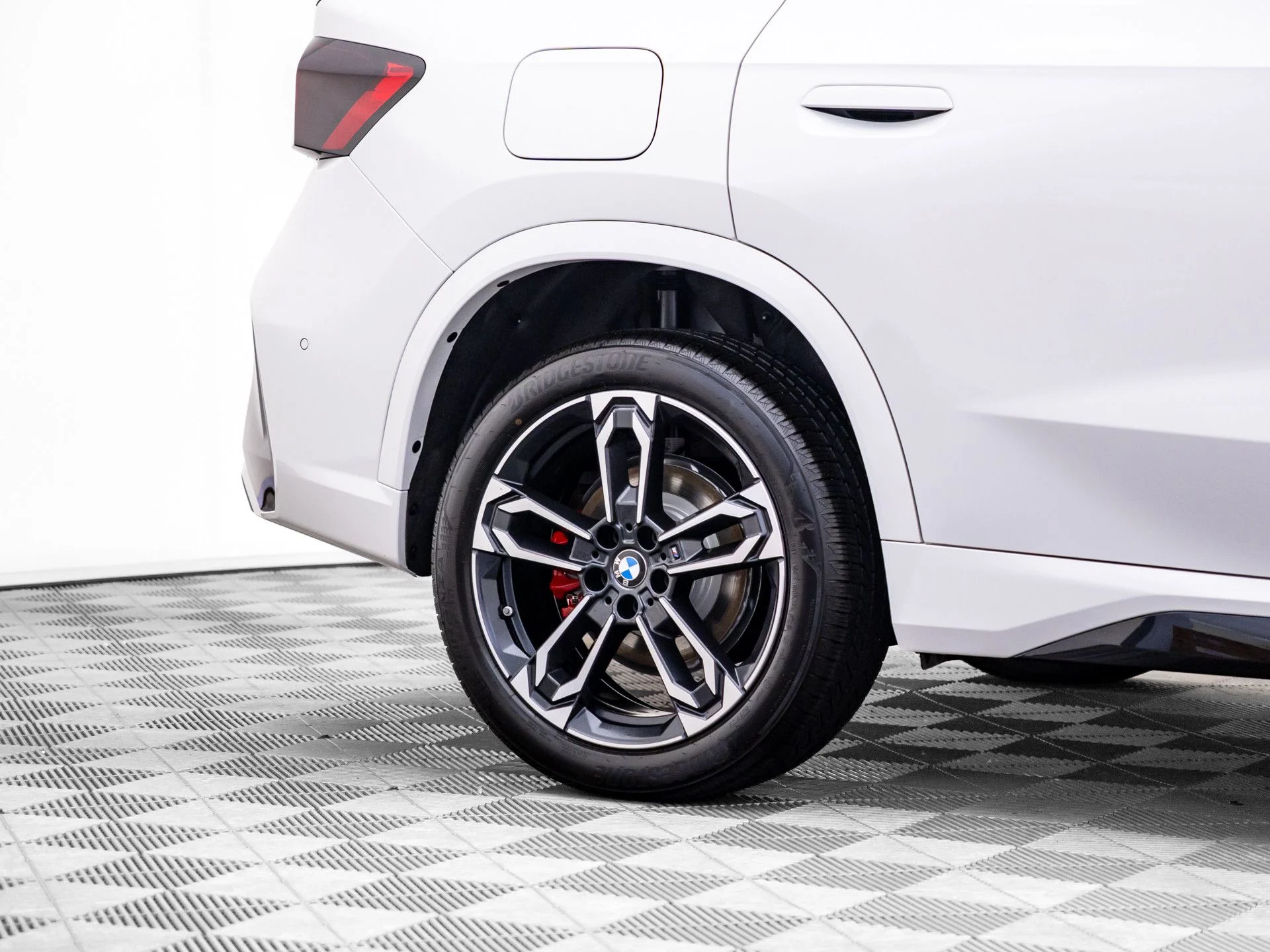 New 2026 White BMW xDrive28i image 42