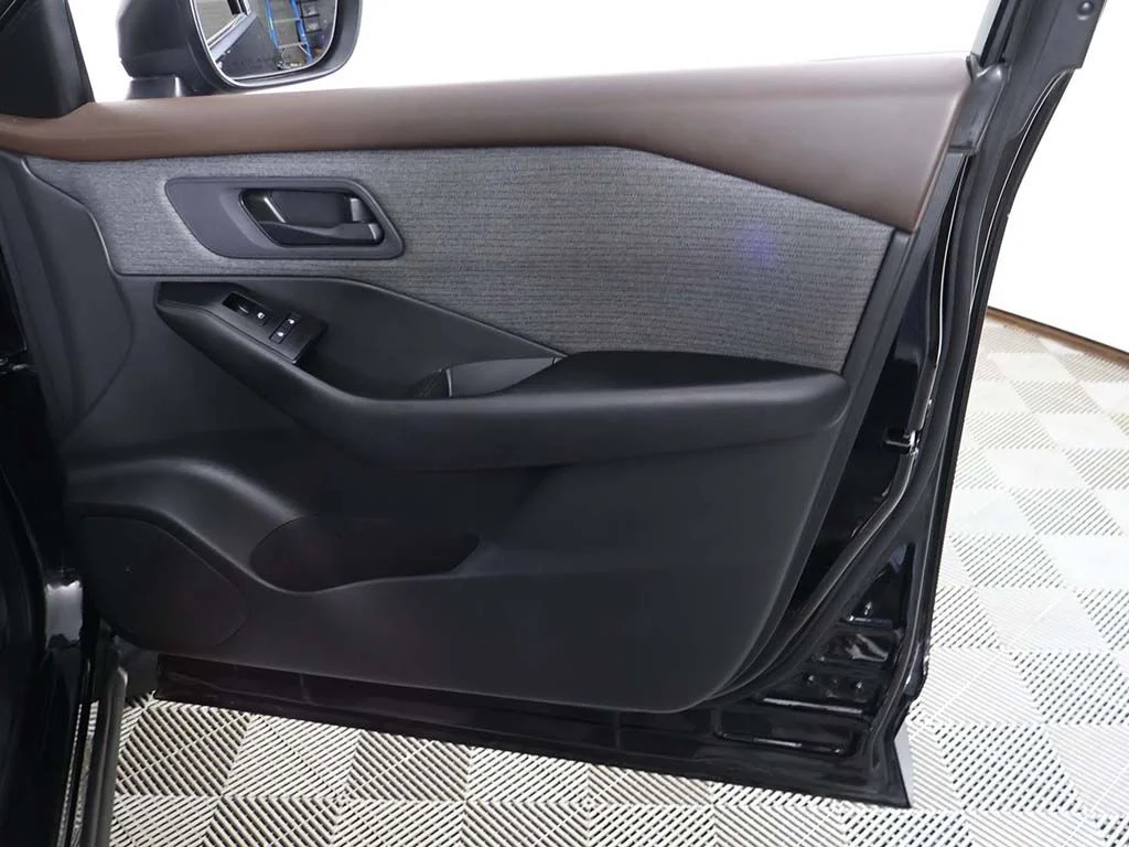 Used 2023 Super Black Nissan S image 20