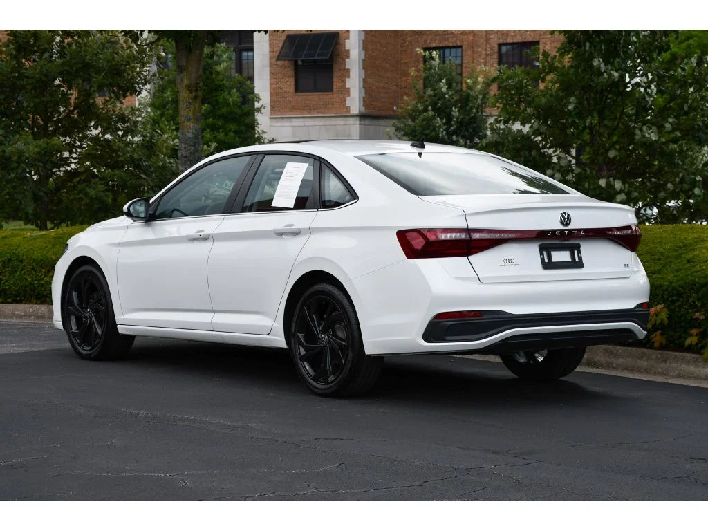 Used 2025 Opal White Pearl Volkswagen SE image 6