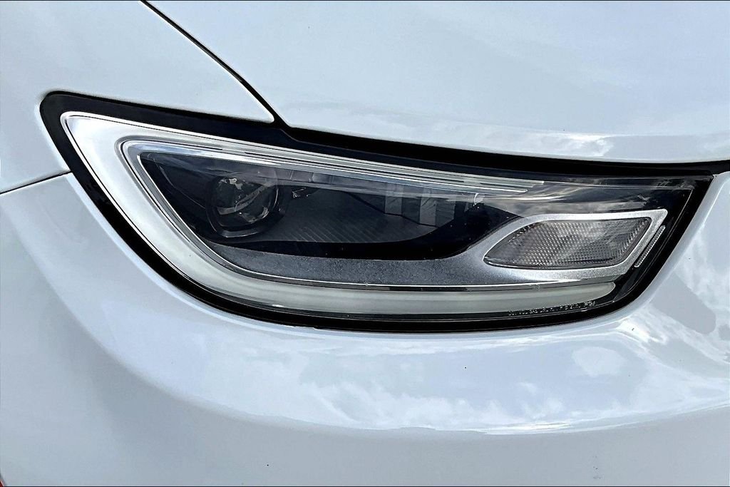 Used 2023 White Chrysler Touring L image 30