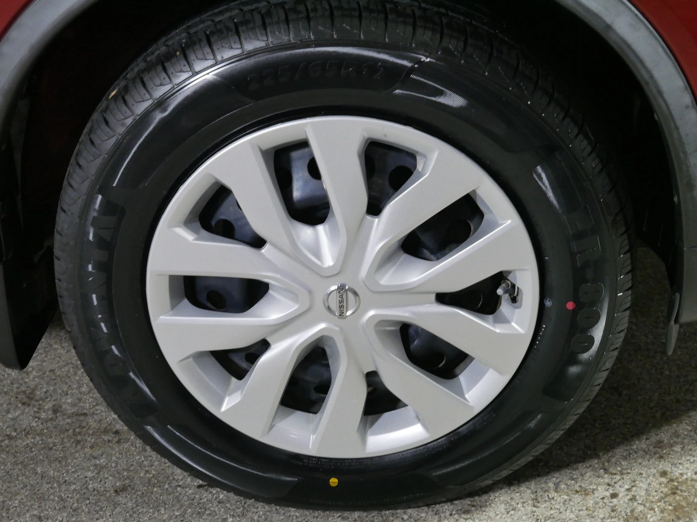 Used 2016 Cayenne Red Nissan S image 15