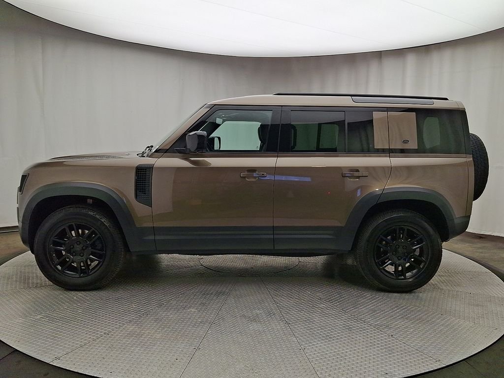 Used 2021 Gondwana Stone Metallic Land Rover S image 7