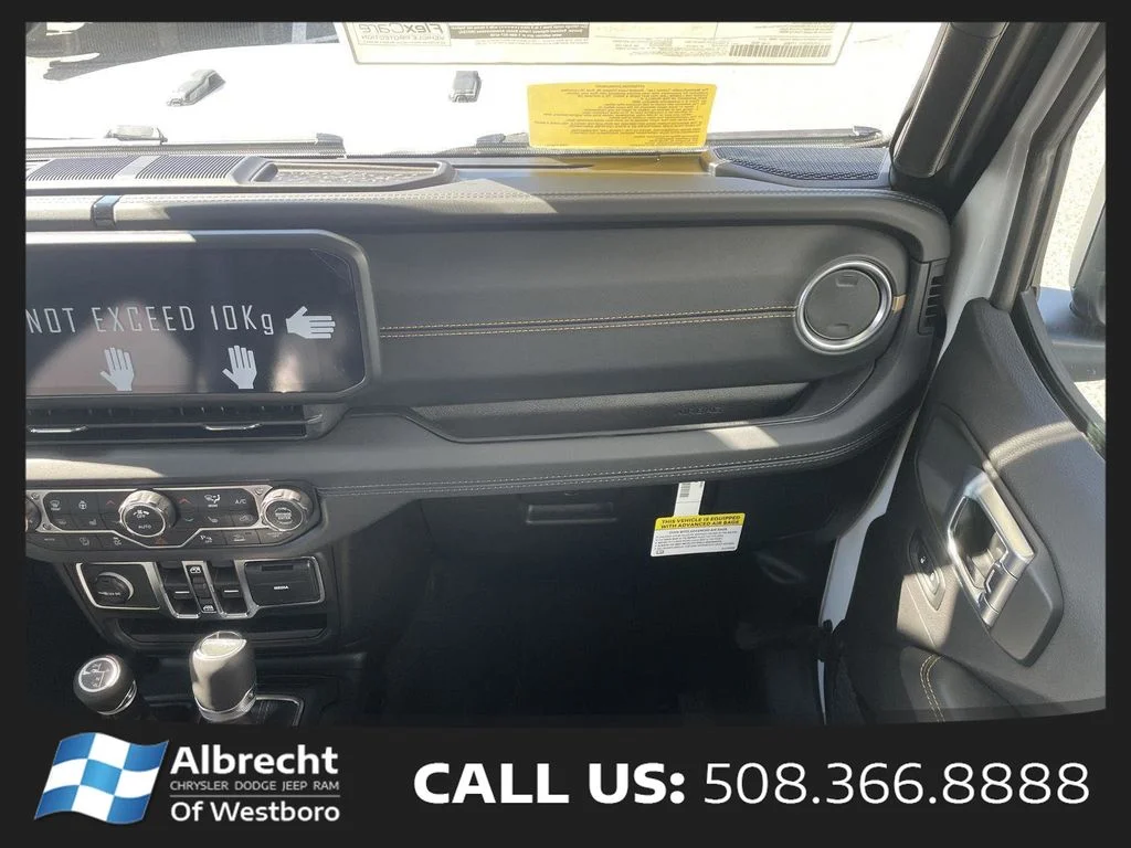 New 2026 Bright White Clear-Coat Exterior Paint Jeep Sahara image 17