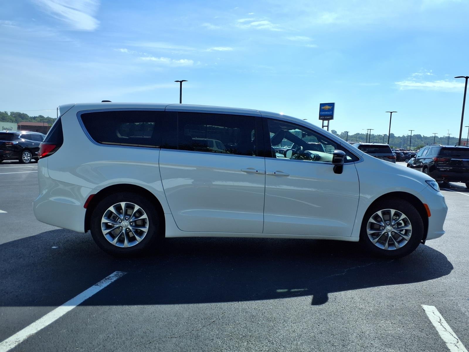 Used 2026 White Chrysler Limited image 31