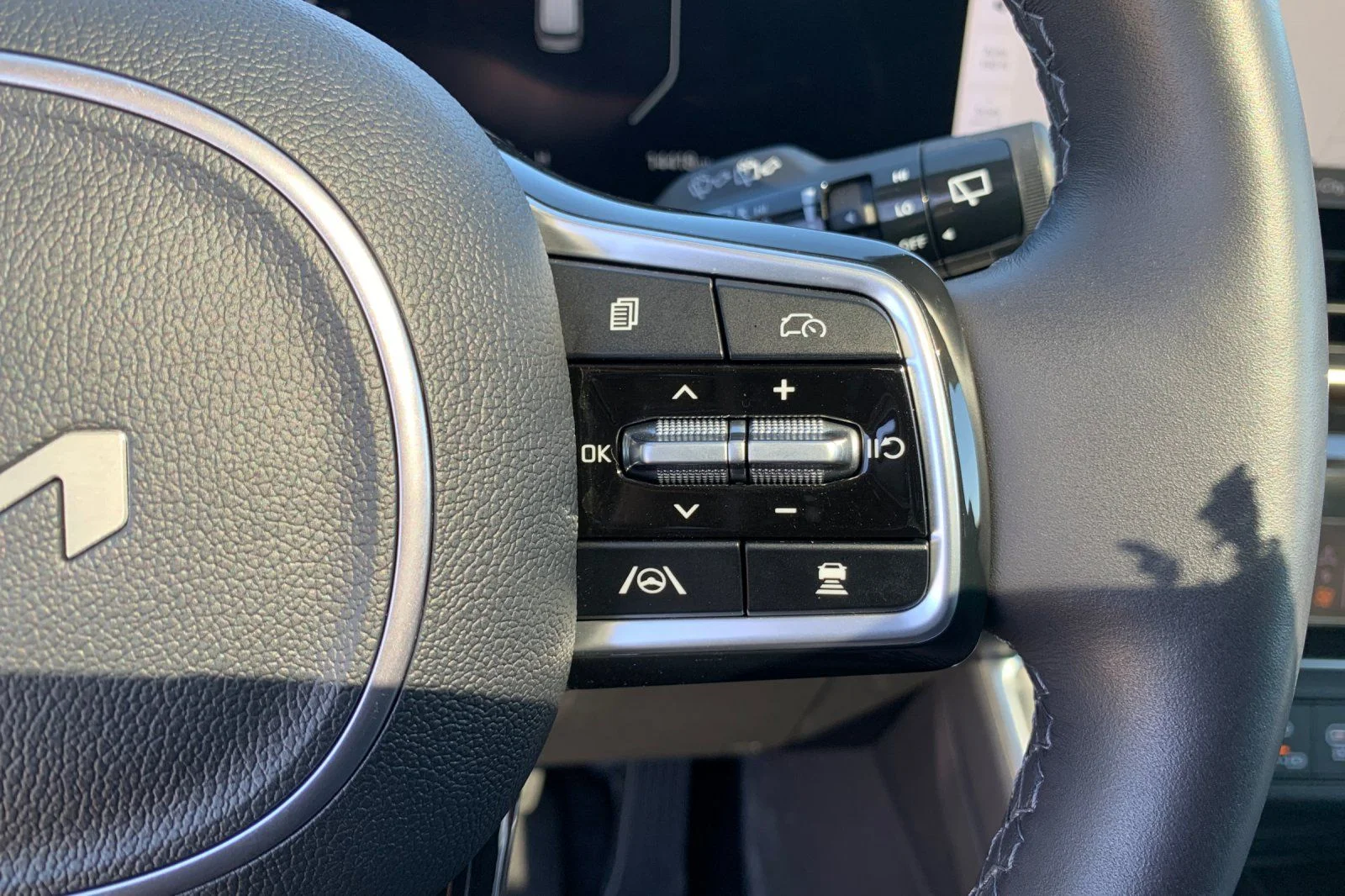 Used 2025  Kia SX Prestige image 32