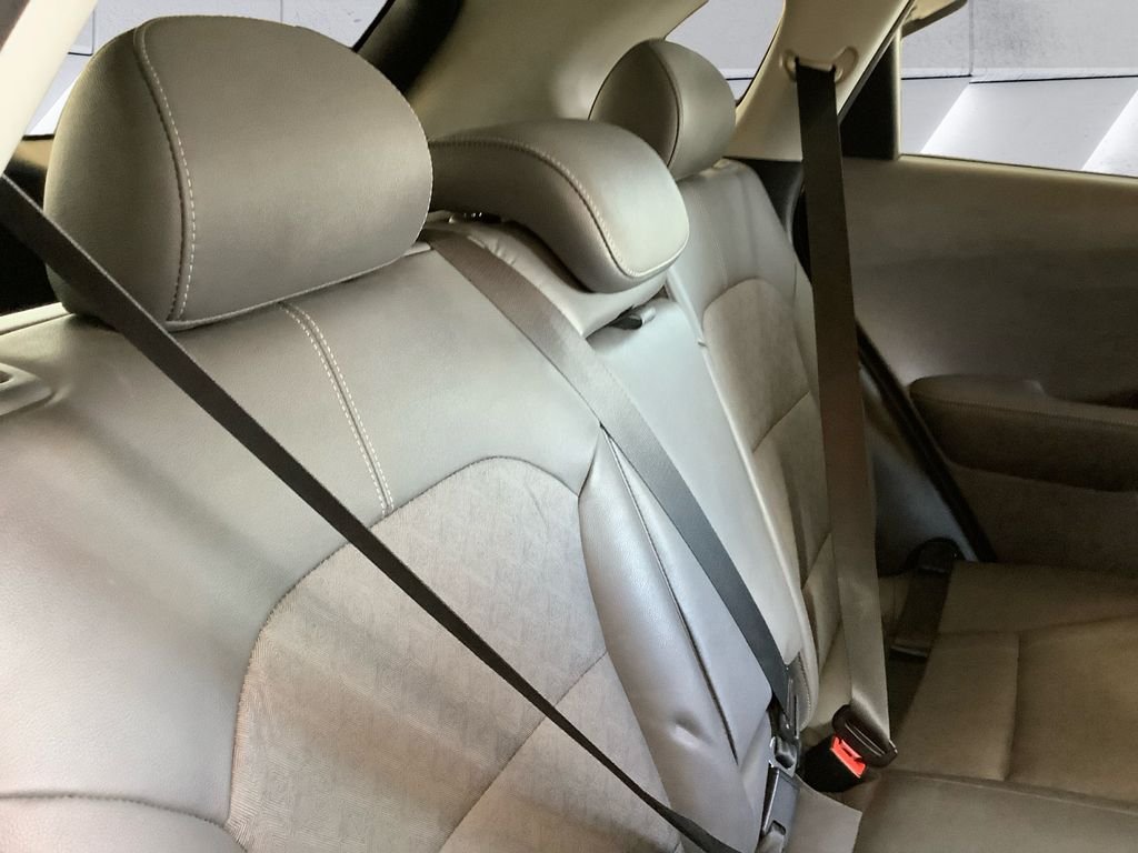 Used 2018 Red Kia EX image 16