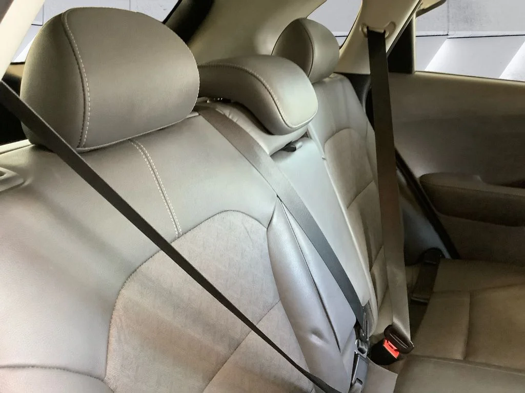 Used 2018 Red Kia EX image 16