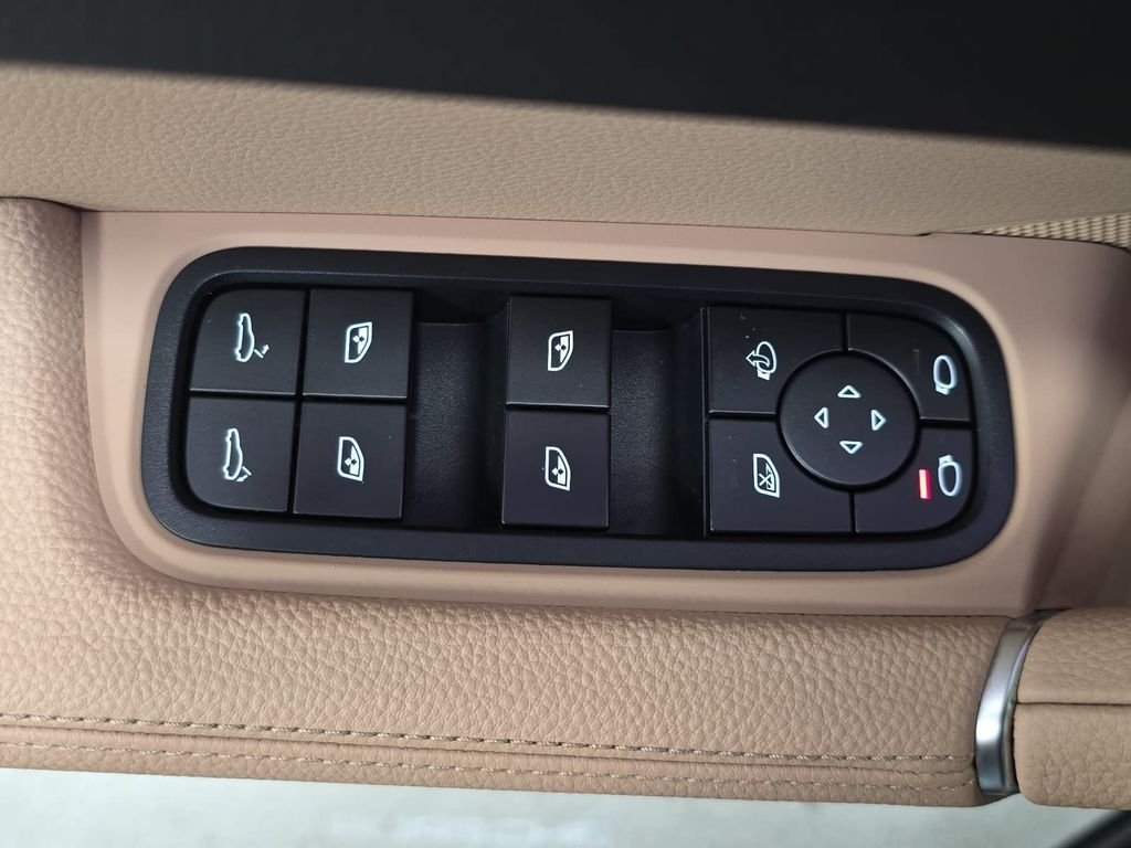 Certified Used 2023  Porsche Base image 24
