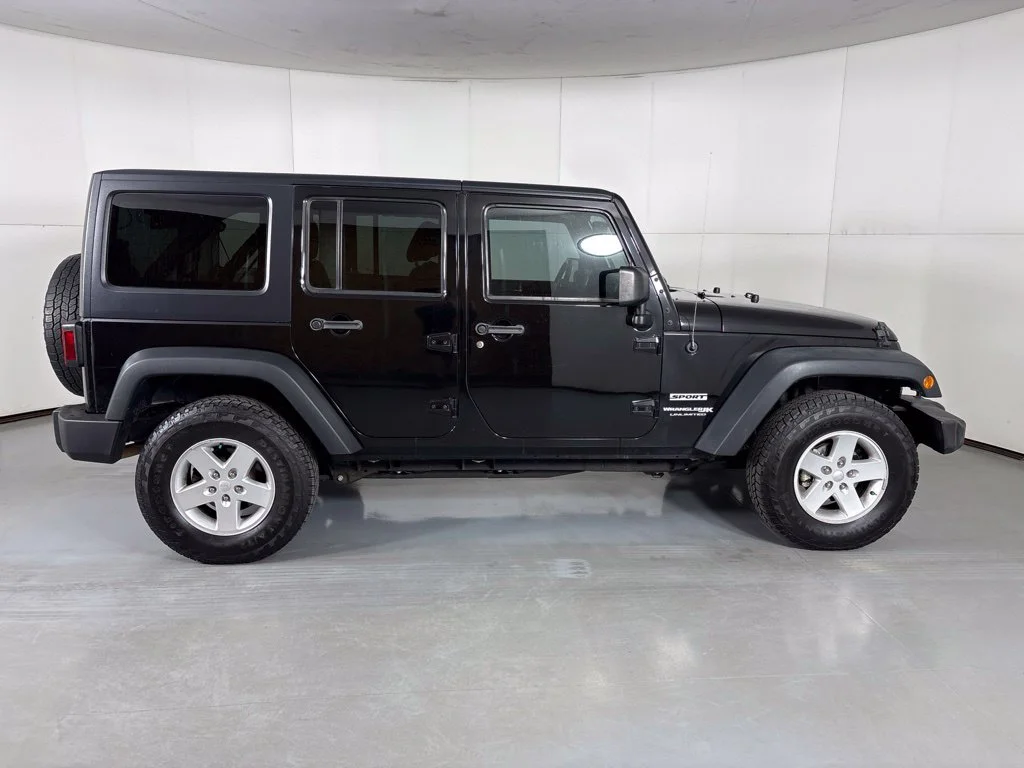 Used 2018 Black Jeep Unlimited Sport image 9