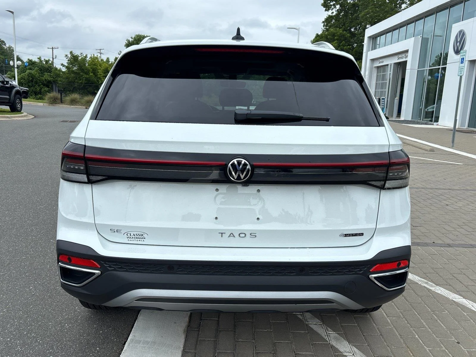 New 2026 Pure White Volkswagen SE image 4