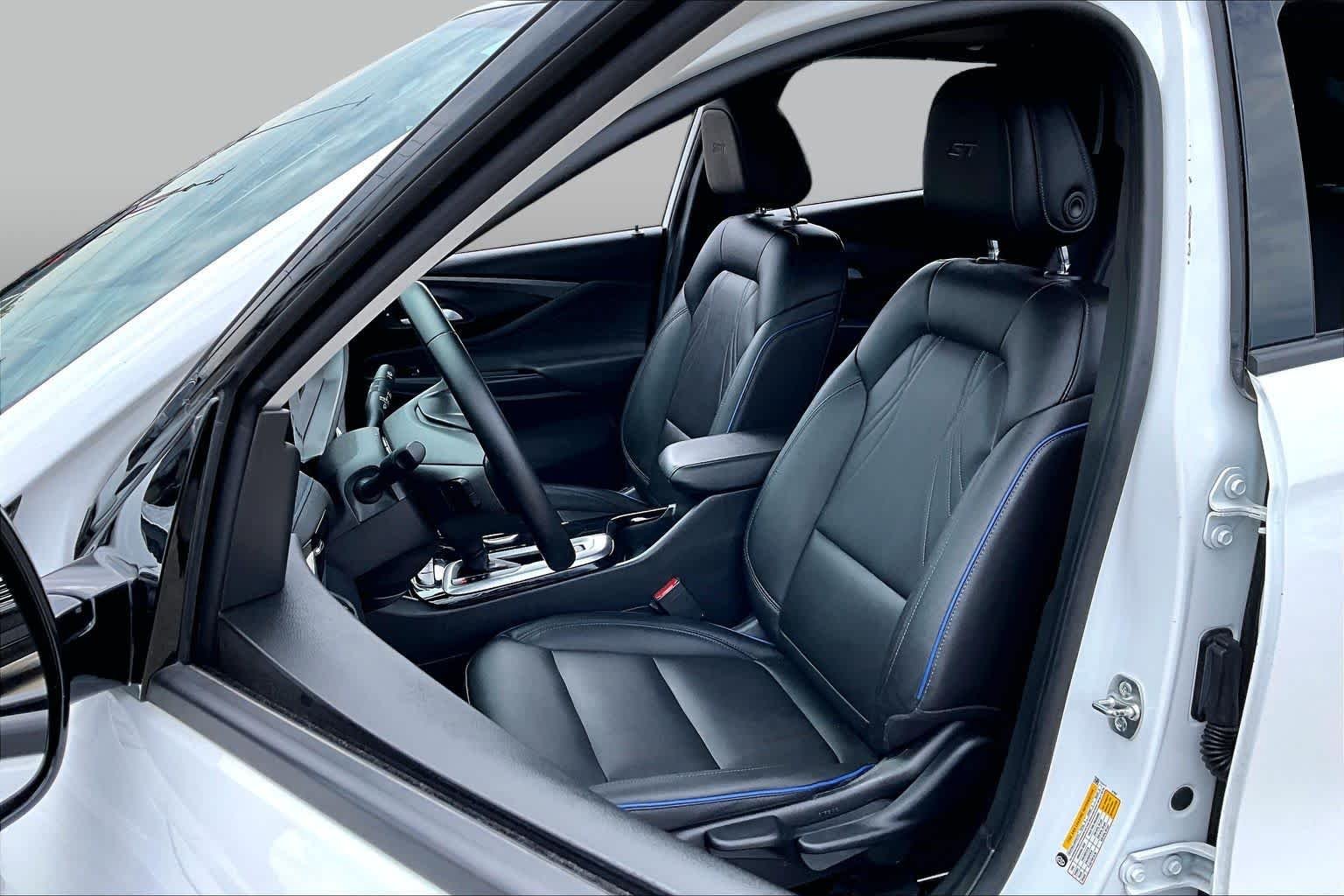 Used 2025 Summit White Buick Sport Touring image 8