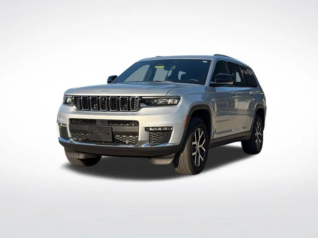 Used 2024 Silver Jeep Limited image 23