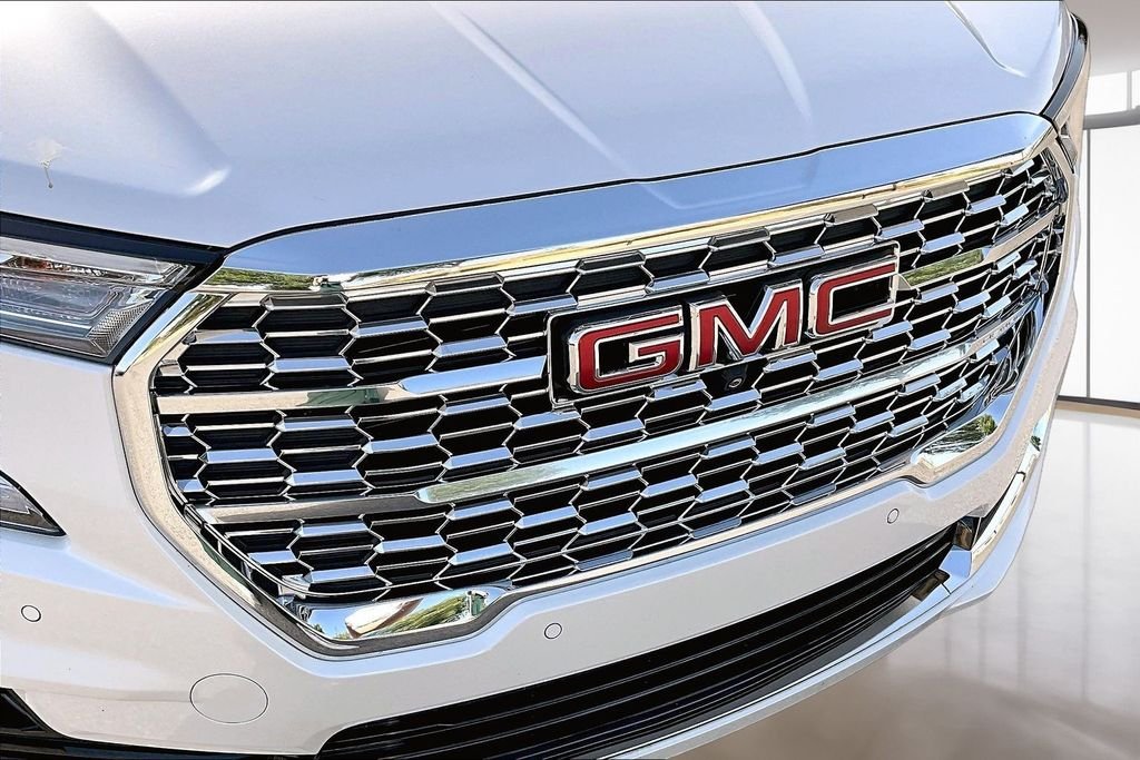 Used 2024 White GMC Denali image 30