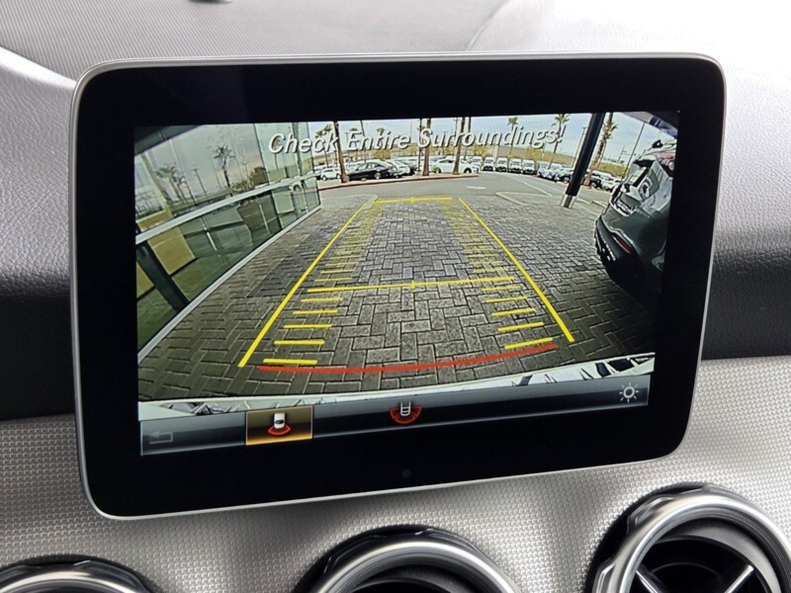 Used 2020 Polar White Mercedes-Benz GLA 250 image 29