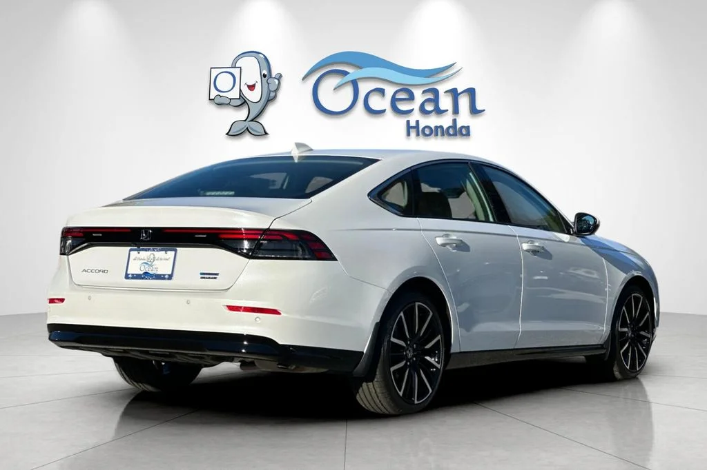 Used 2025  Honda Touring image 6