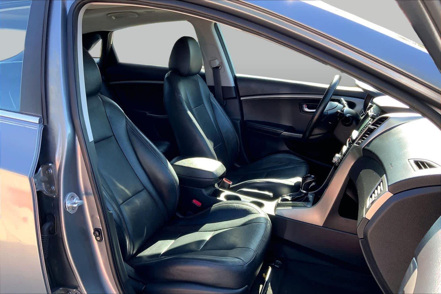 Used 2016 Galactic Gray Hyundai  image 9