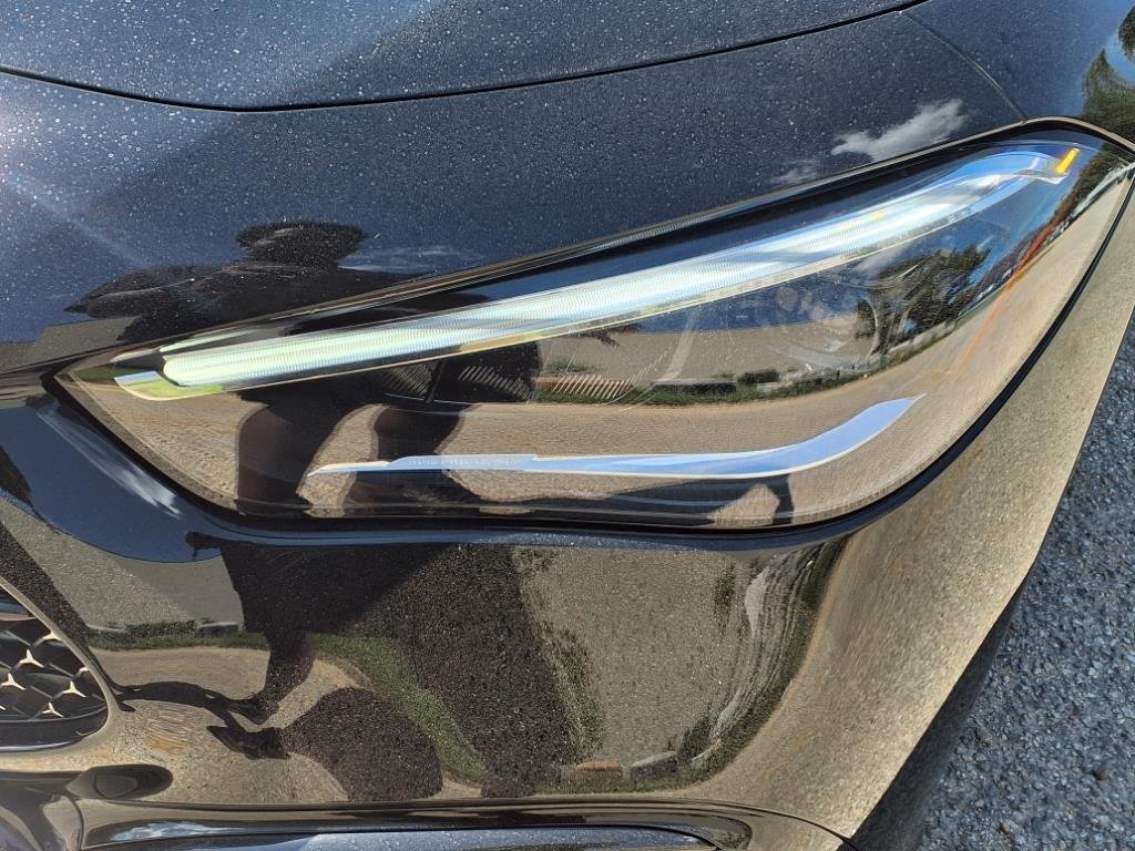Used 2026 BLACK Mercedes-Benz CLE 300 image 3
