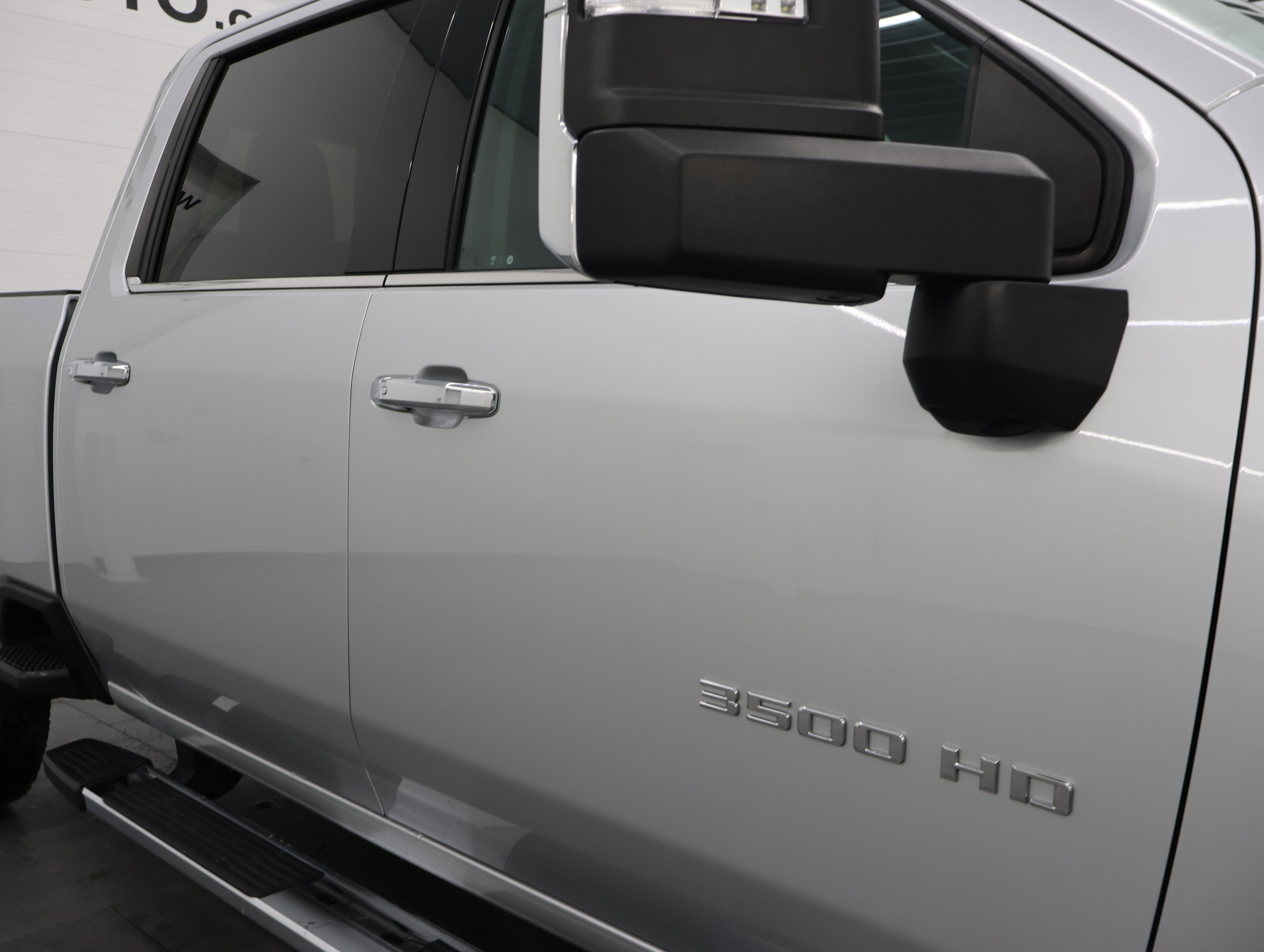 Used 2020 Silver Ice Metallic Chevrolet LTZ: CREW-SHORT-LTZ-Z71-DIESEL-4WD-NAV-HEAT/COOL SEATS-1 OWNER image 25