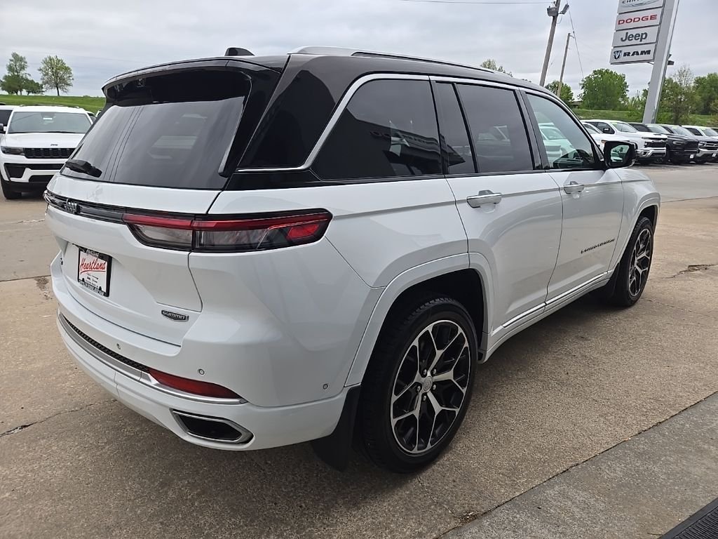 Used 2022 White Jeep Summit Reserve image 12