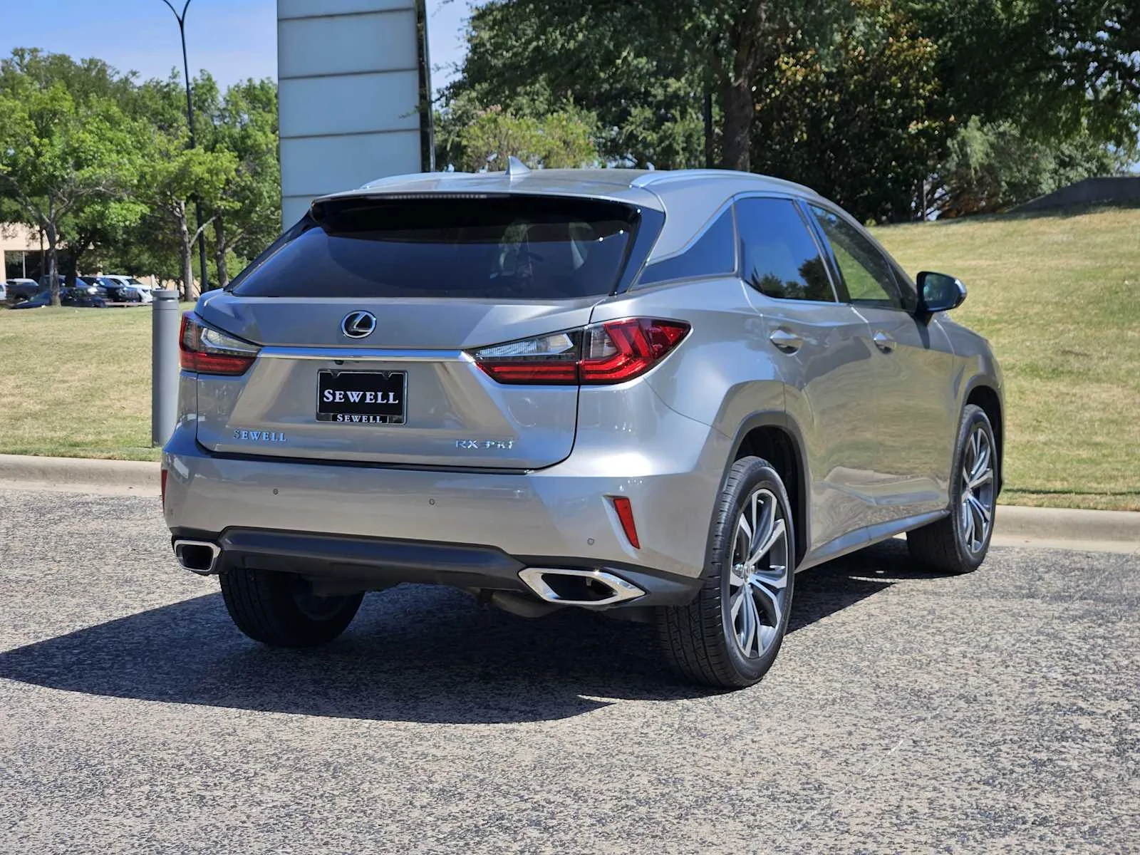 Used 2019 Atomic Silver Lexus  image 4