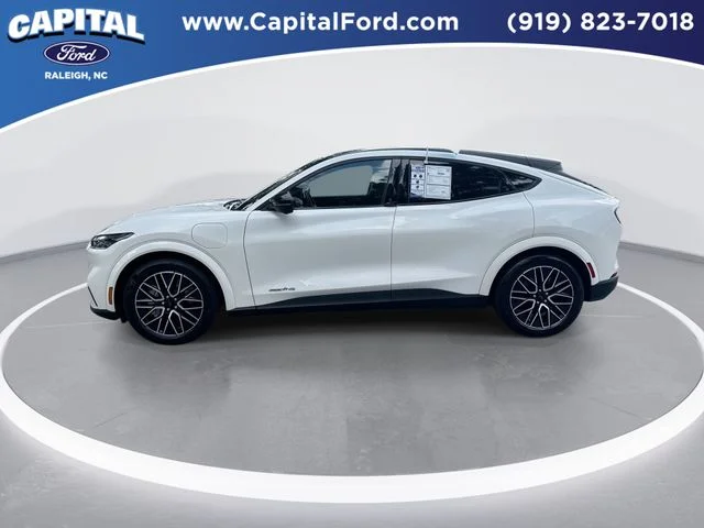 Used 2025 White Ford Premium image 5